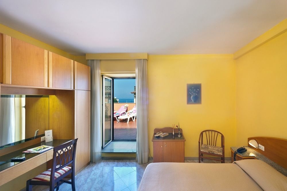Hotel Ascot Sorrento Exterior photo